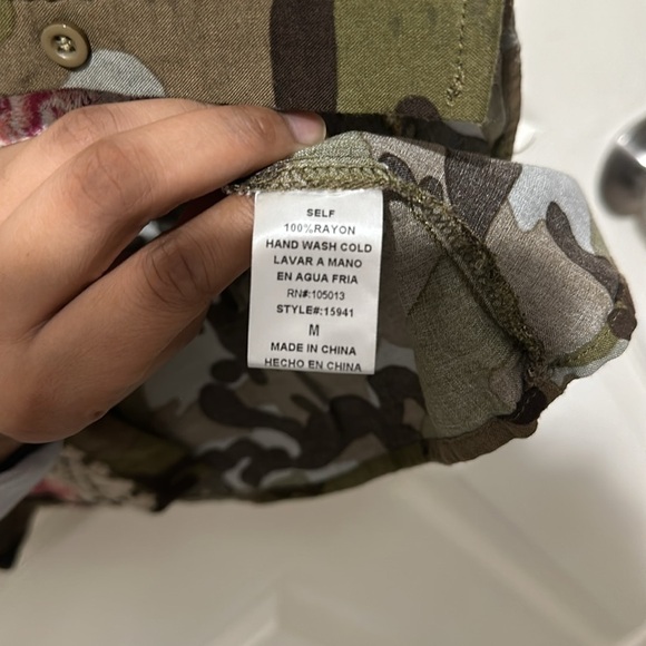 ANDREE CAMO AND FLORAL BUTTON UP - Picture 3 of 4